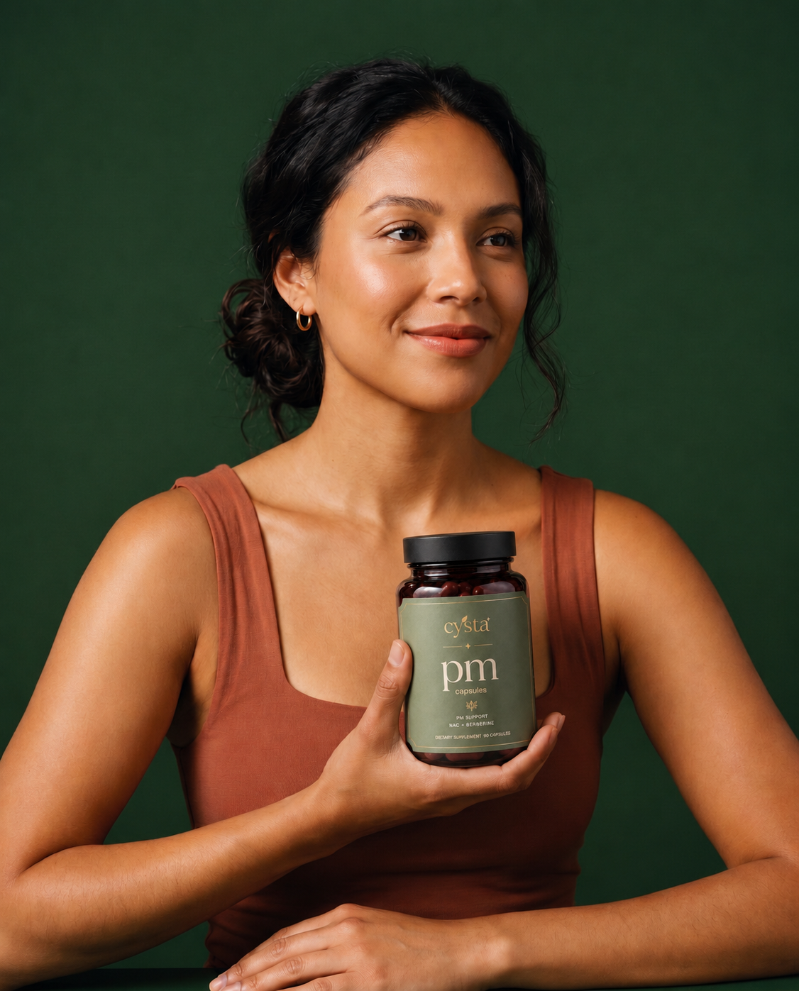 Woman holding the Cysta Protocol Kit